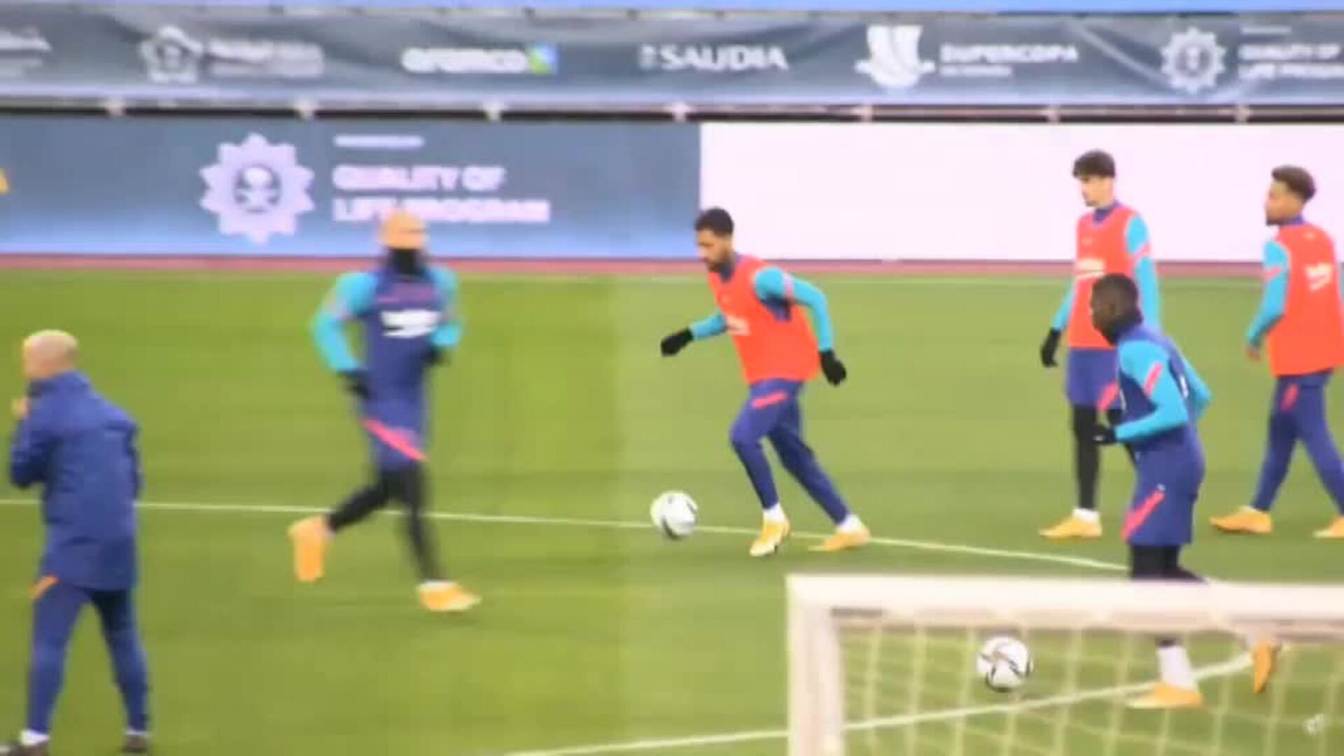 Messi entrena con el grupo y podría estar en la final de la Supercopa