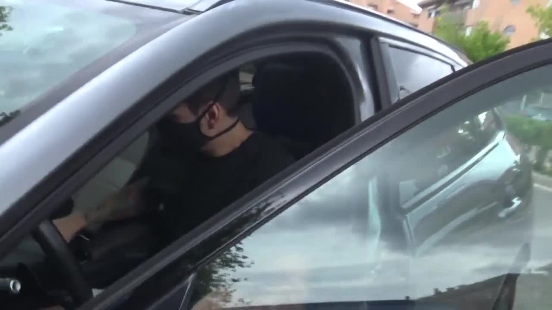 Carla Barber recibe un romántico y misterioso regalo de ¿Diego?