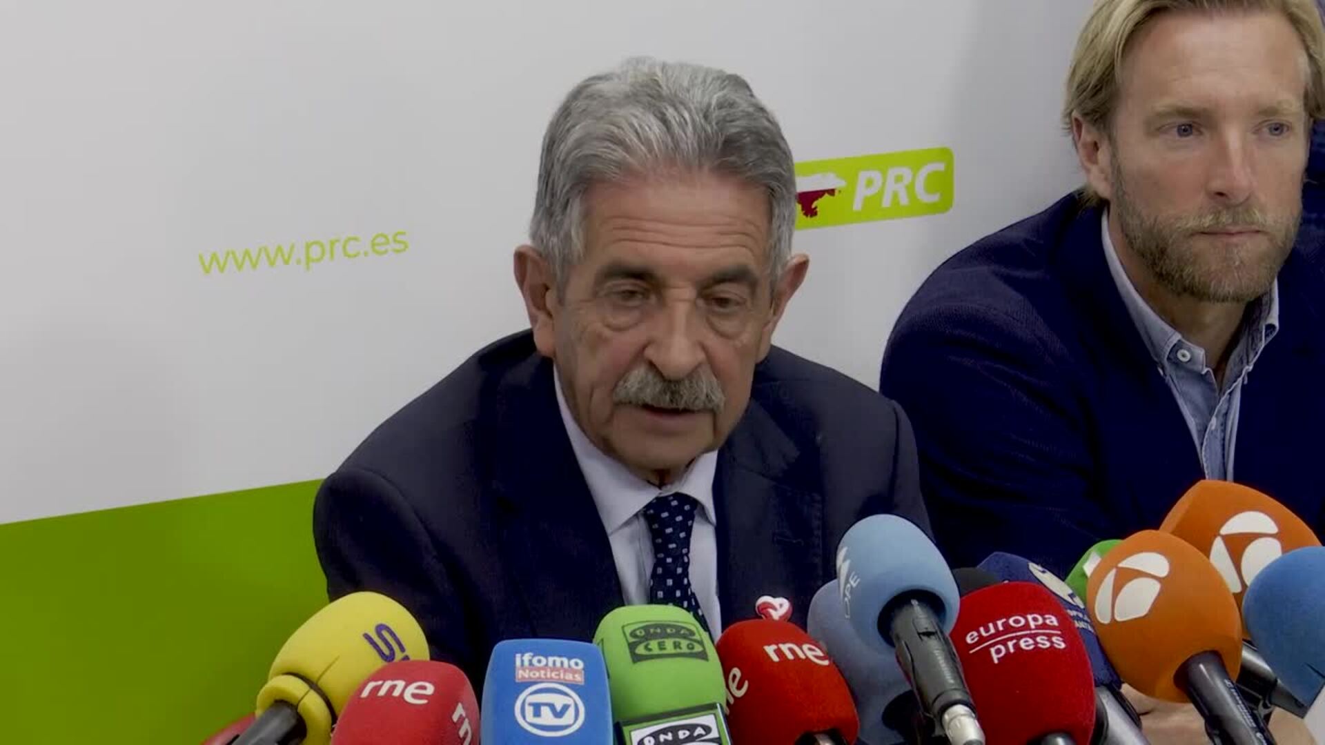 Revilla facilitará la investidura del PP para que Vox no entre en el Gobierno de Cantabria