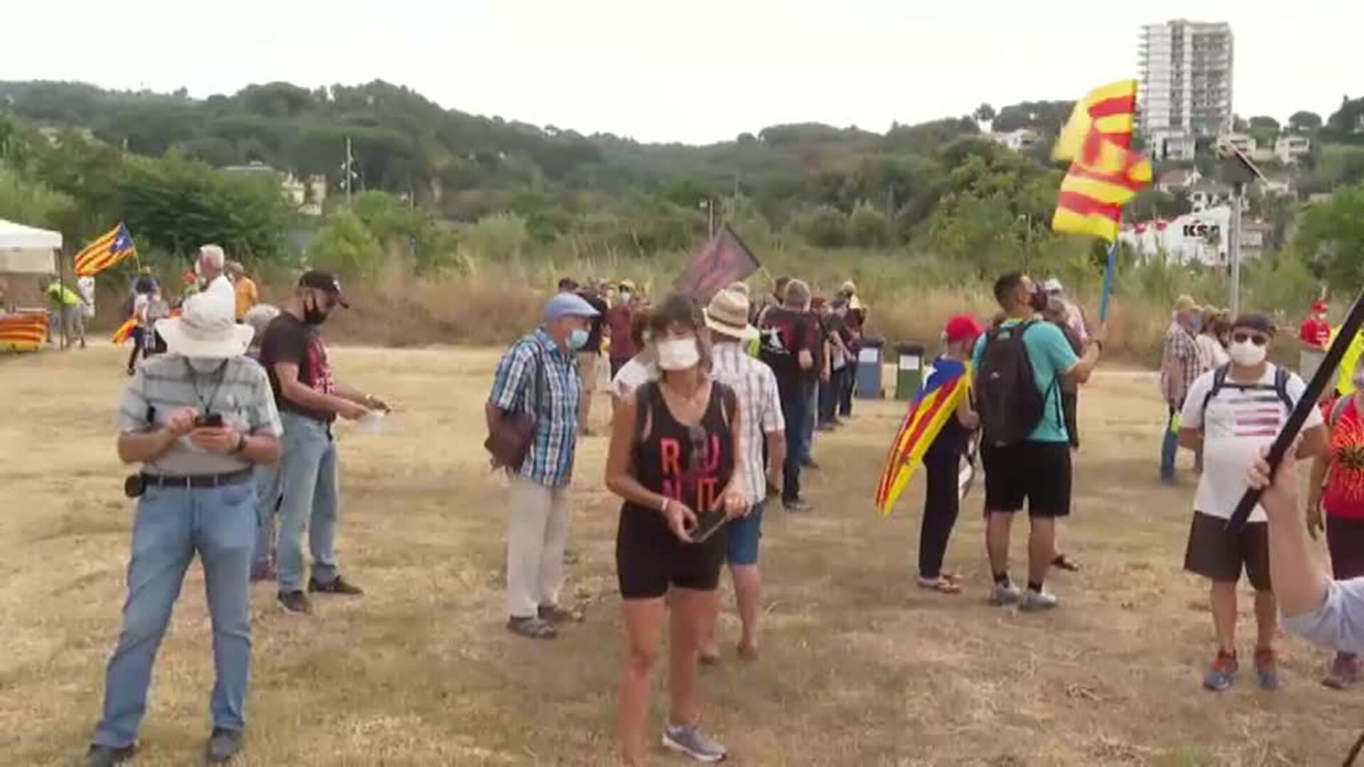 Medio centenar de personas participan en una concentración independentista en Arenys de Munt