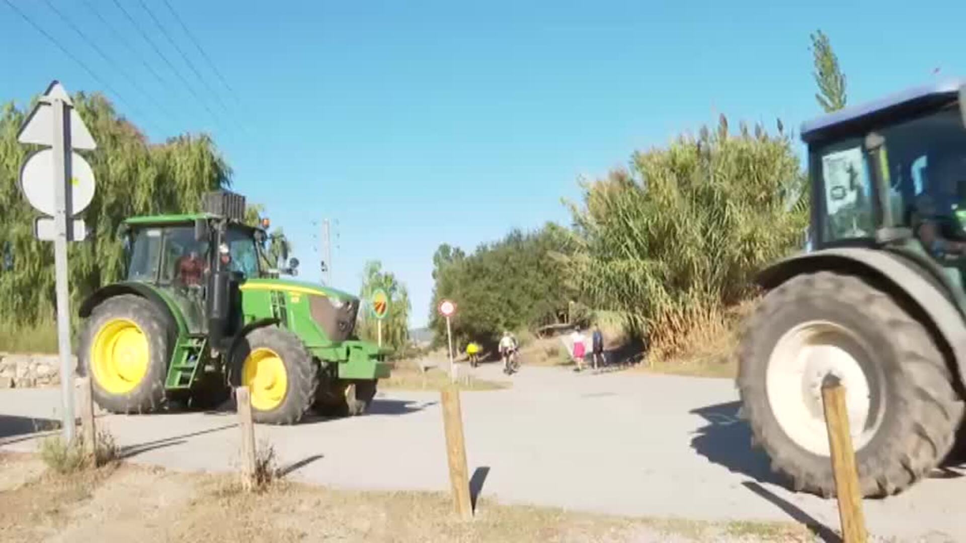Masiva manifestación contra la ampliación del aeropuerto de El Prat