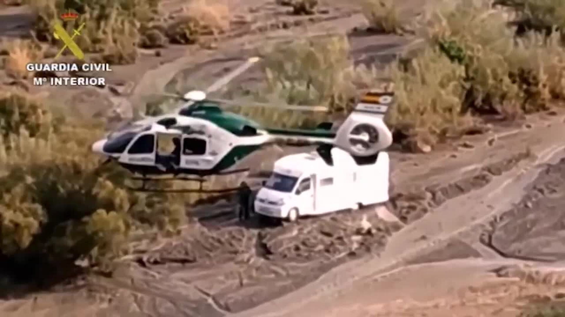 Rescatan en helicóptero a una pareja y a un perro en Almería