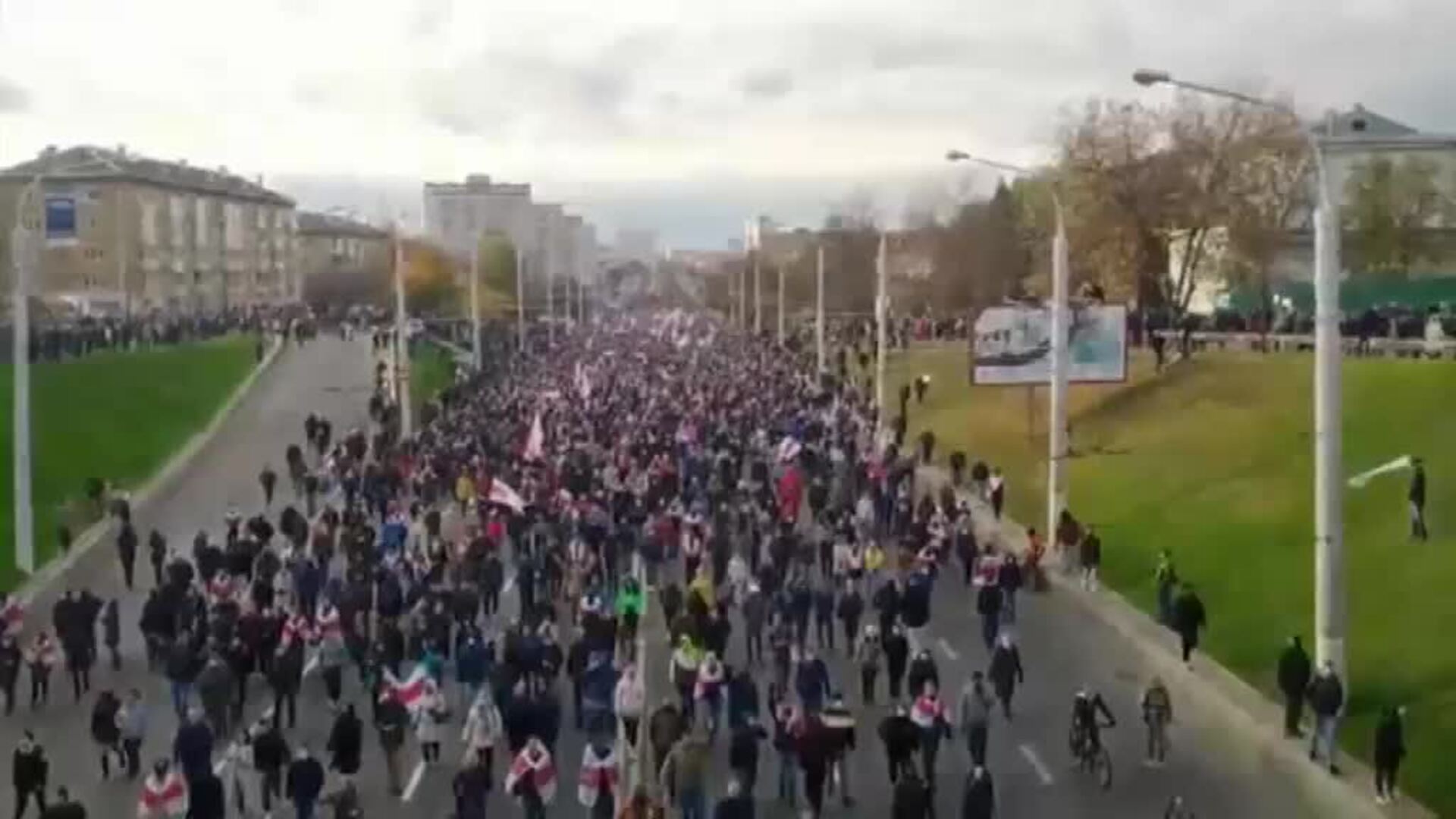 Multitudinaria manifestación en Minsk en contra de la reelección de Lukashenko