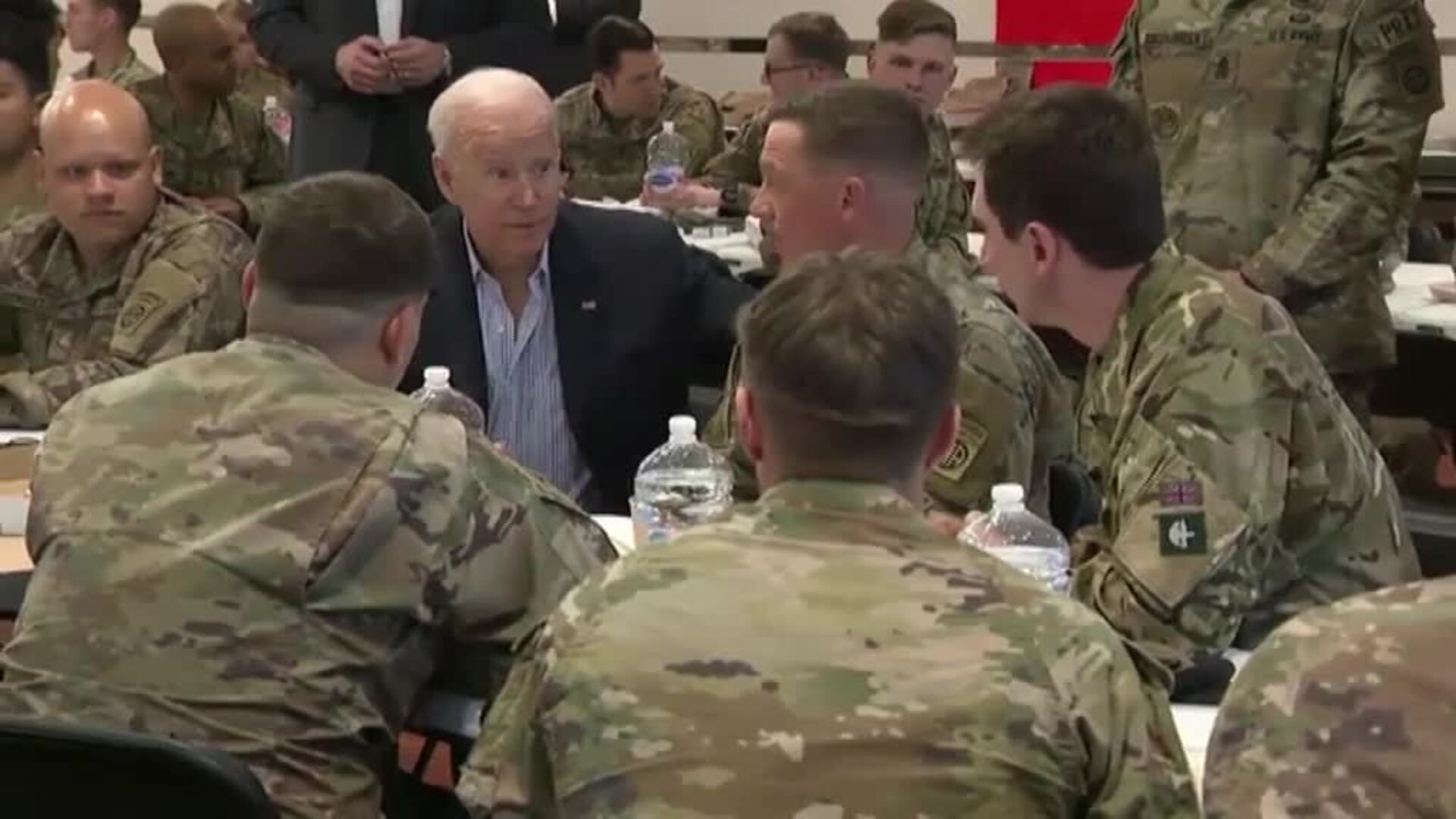 Biden visita a los soldados norteamericanos en la base de Reszow (Polonia)