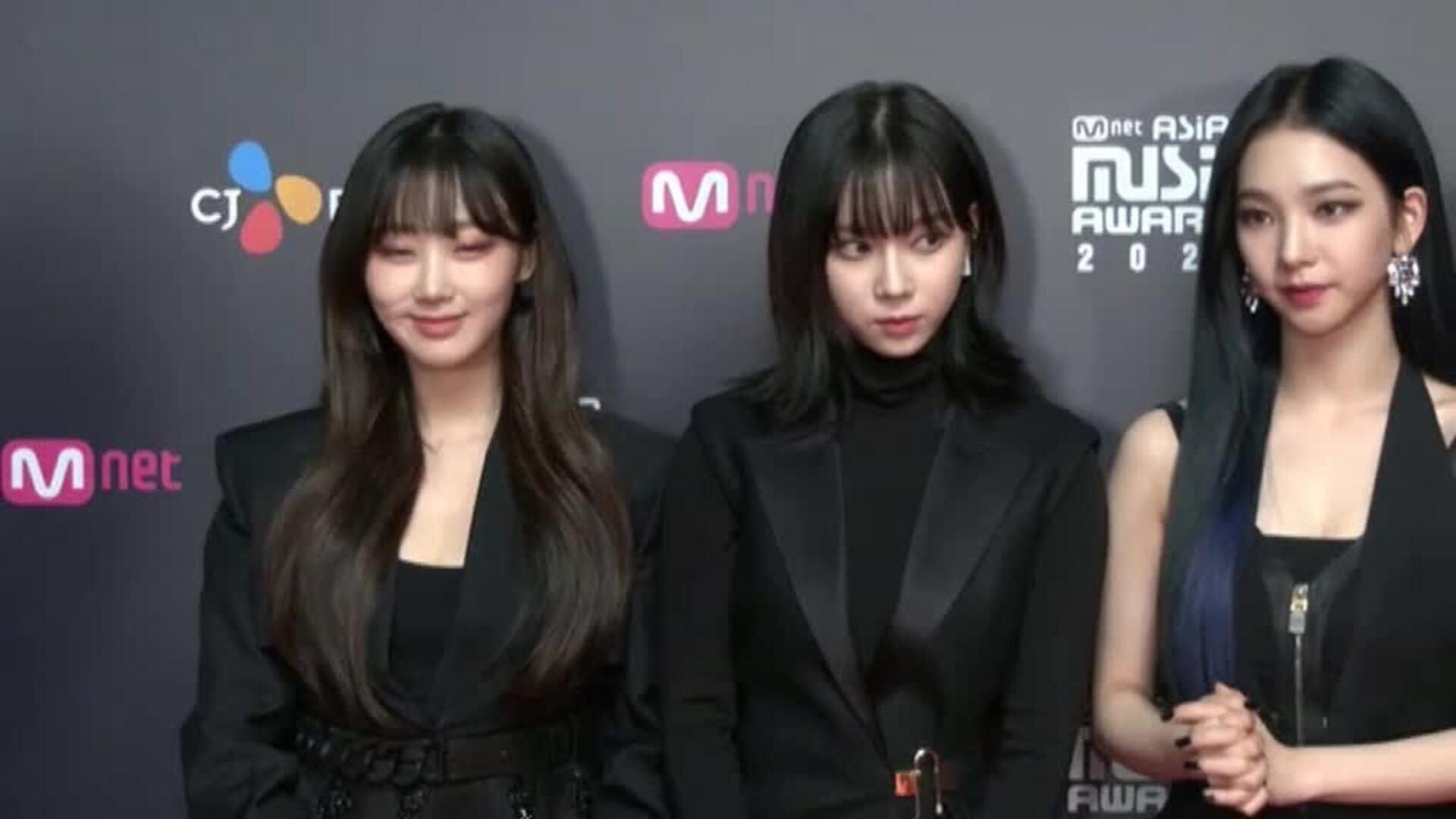 Las estrellas del K-pop desfilan en la alfombra roja de los Mnet Asian Music Awards
