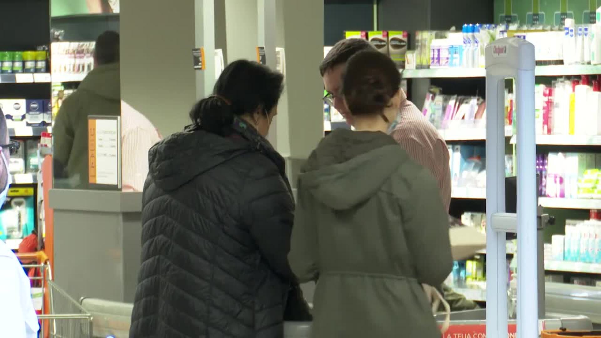 Cadenas de supermercados limitan el aforo de sus establecimientos