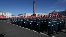 Militares ensayan en San Petersburgo para el Día de la Victoria