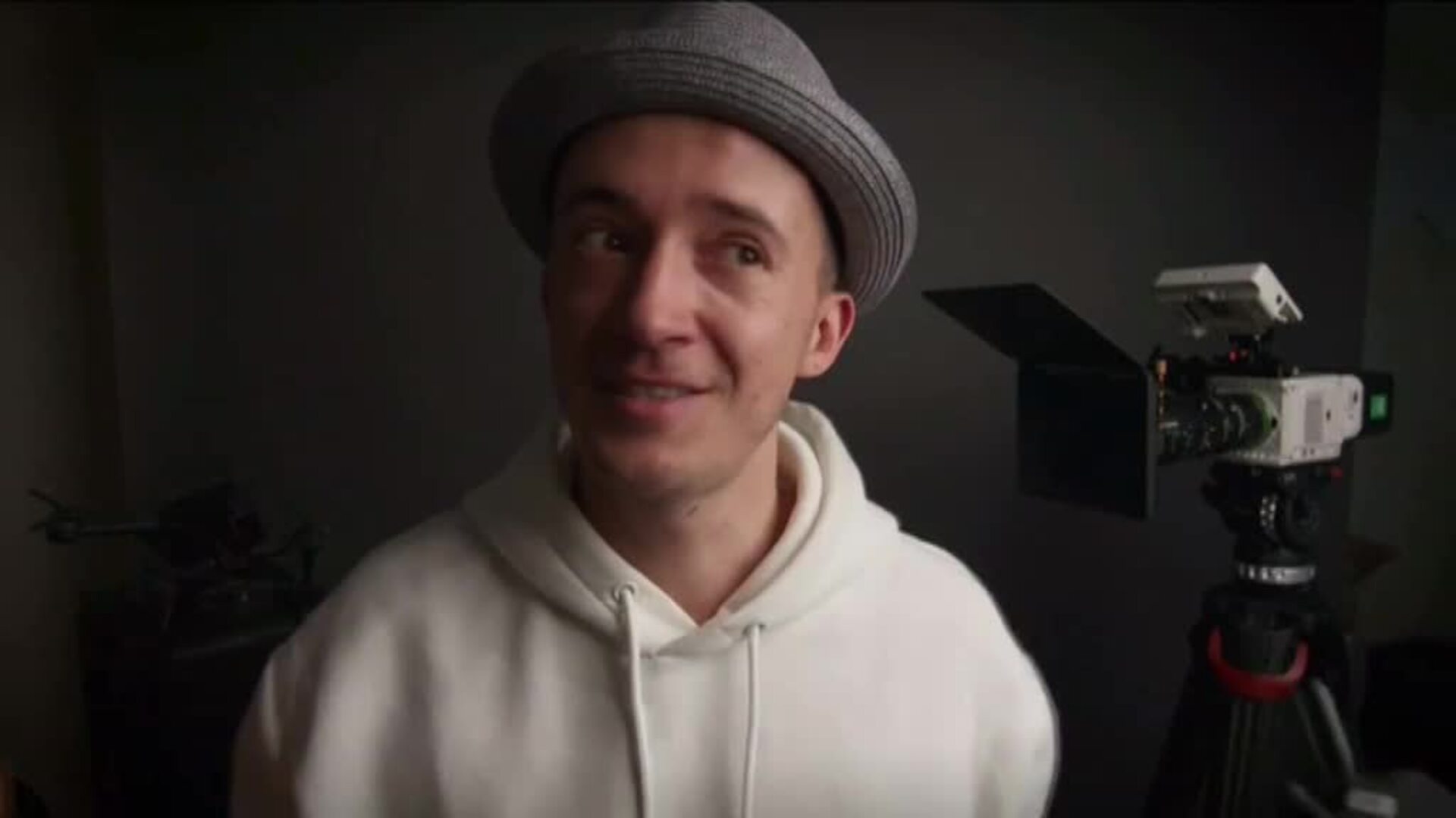 Espectaculares imágenes de un dron que sobrevuela un volcán islandés en erupción