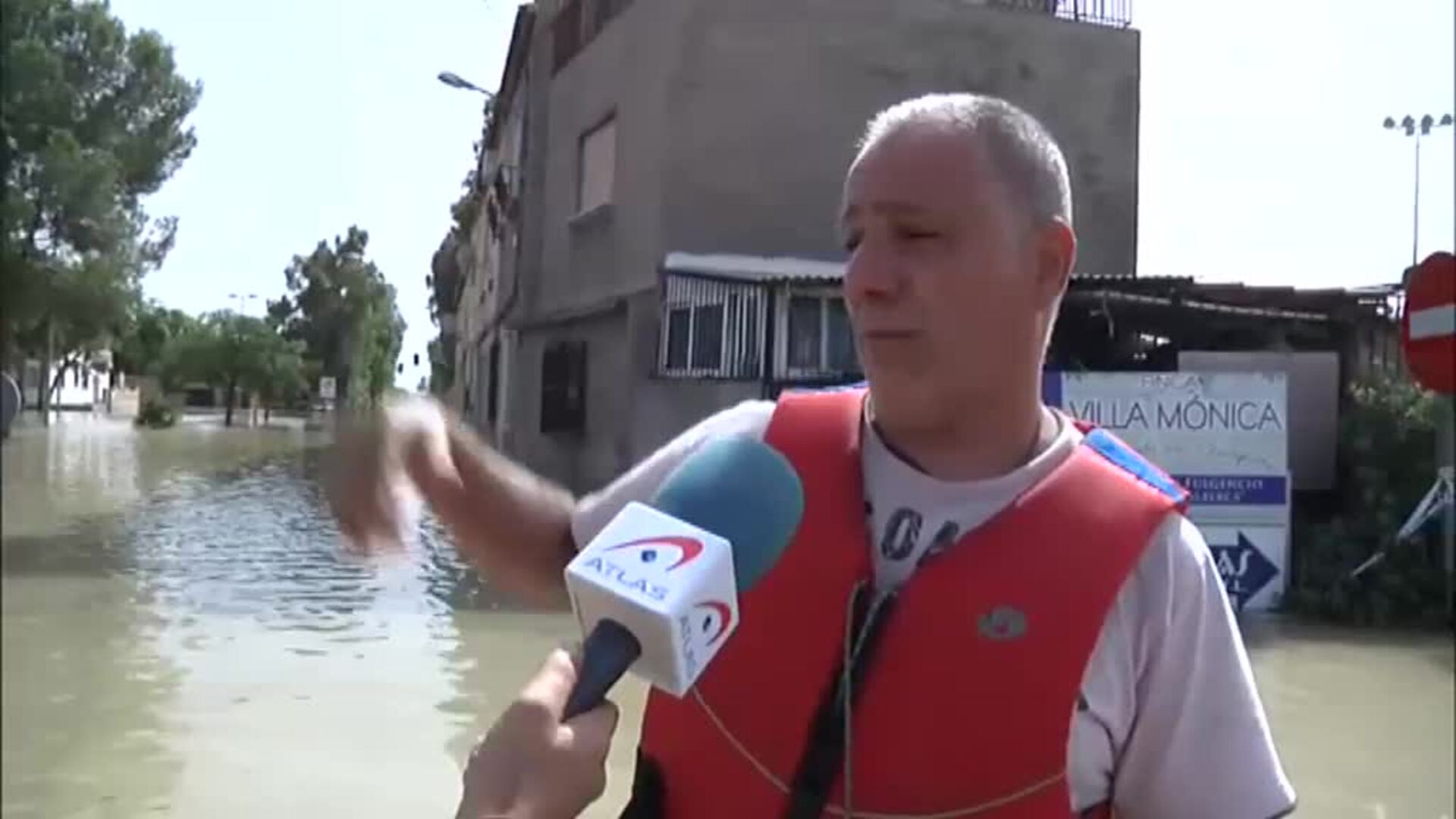 La Guardia Civil rescata a una familia en Dolores tras quedarse sin agua potable y comida