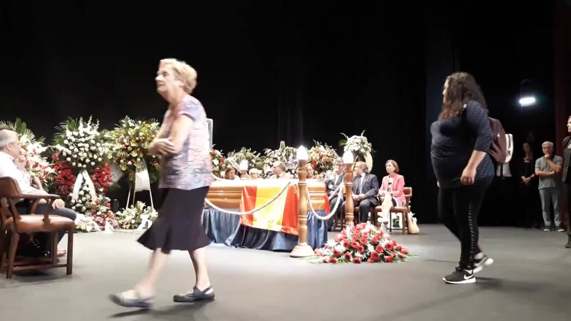 Capilla ardiente del actor gijonés Arturo Fernández
