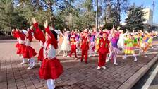 Ciudadanos de Kirguistán celebran el Nouruz con música y danzas tradicionales