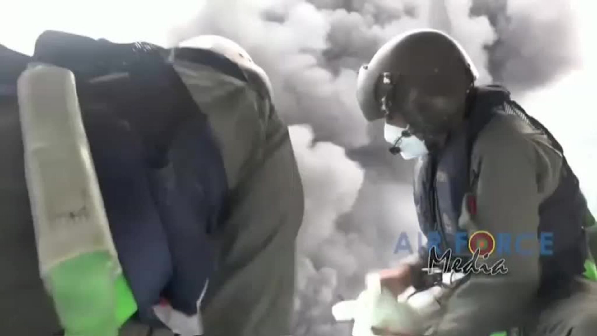 Sri Lanka e India suman fuerzas para extinguir el inmenso incendio que devora un buque carguero