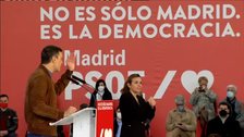 Sánchez insiste en su nueva estrategia electoral: «Vox es una amenaza para la democracia»