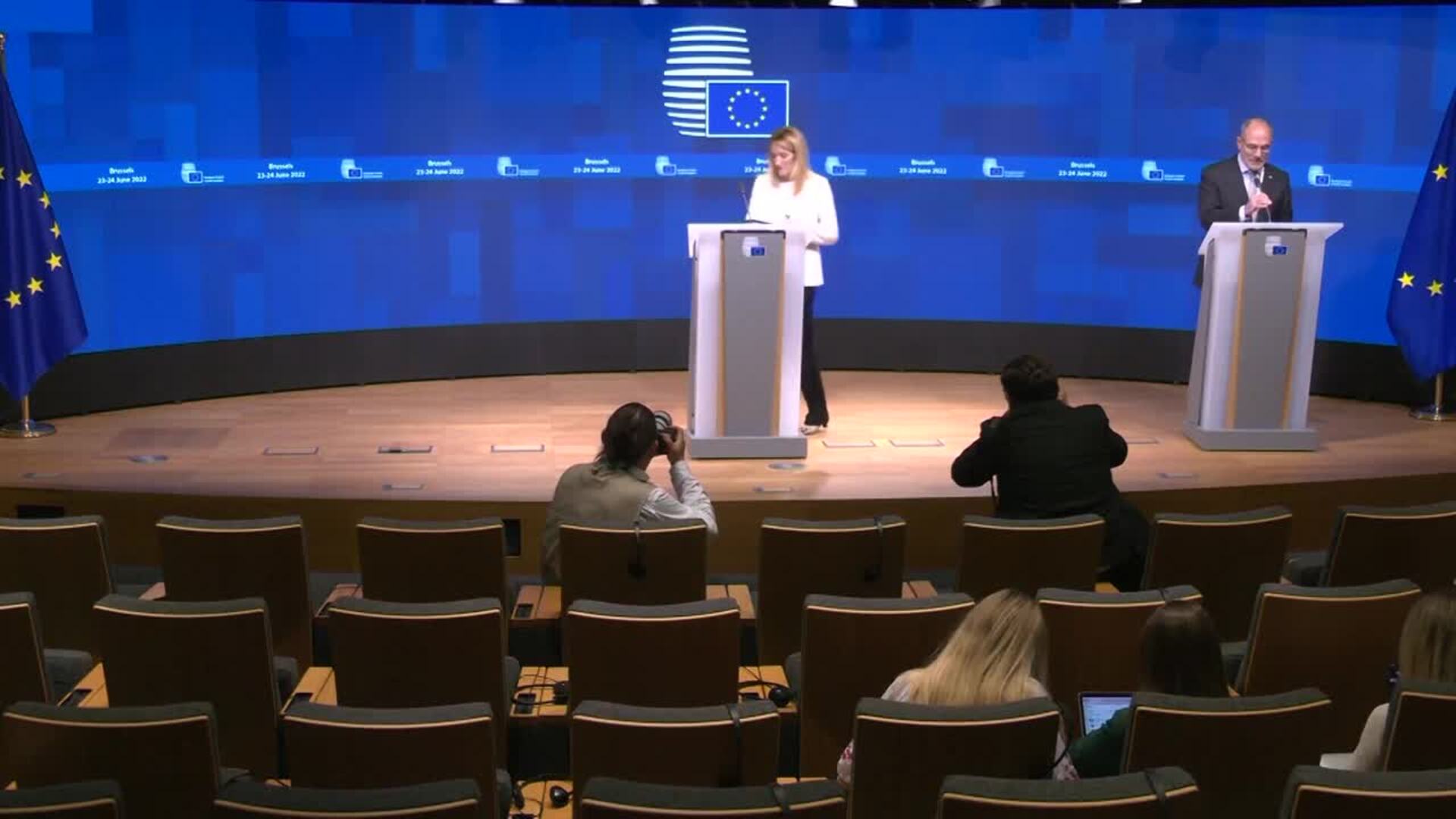 La UE ve en el estatus de candidato para Ucrania un &quot;momento decisivo