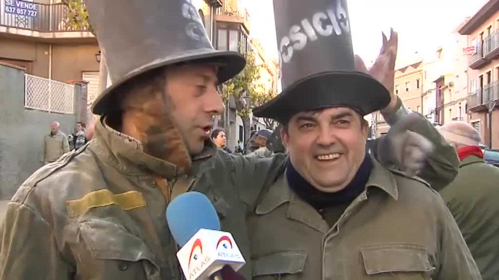 Sátira política, harina y diversión en la tradicional fiesta dels Enfarinats de Ibi (Alicante)