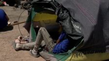 Miles de migrantes arman un campamento en Chihuahua tras operativos en los trenes de carga
