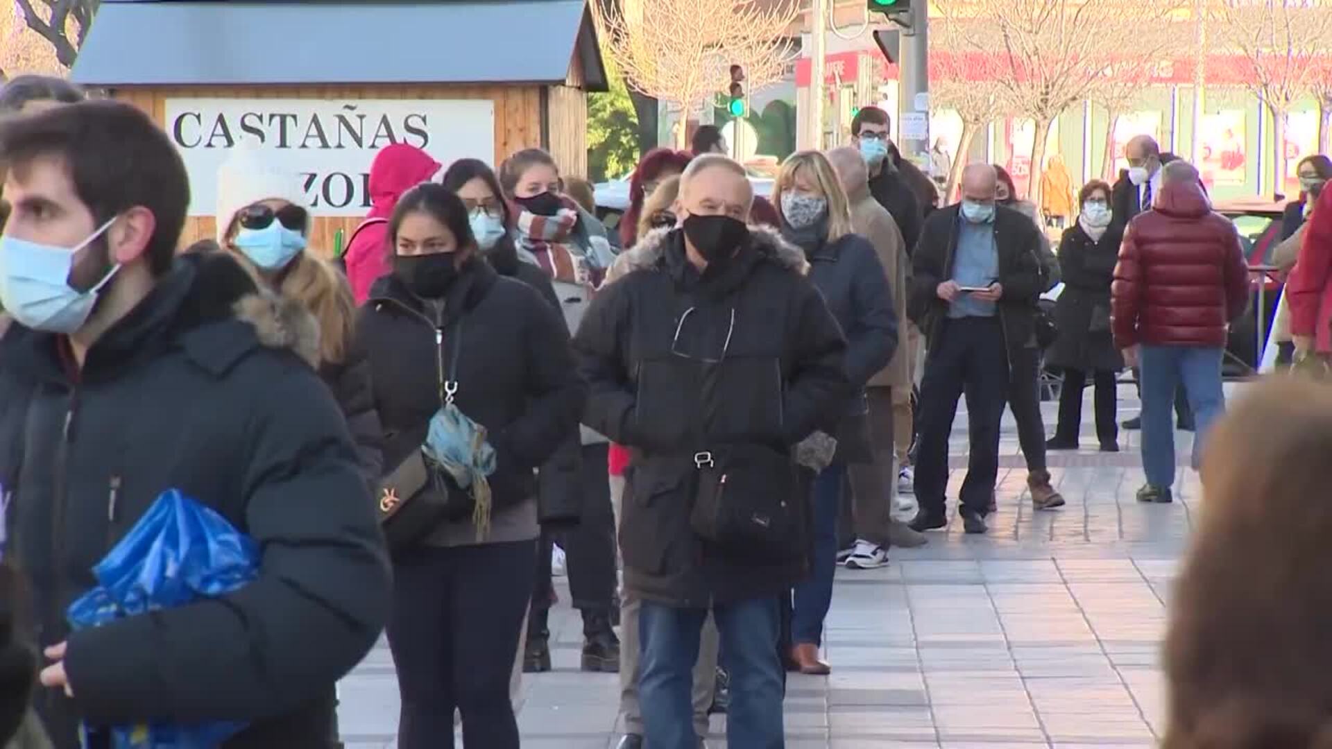 Las medidas sanitarias aumentan las colas para comprar el roscón de Reyes