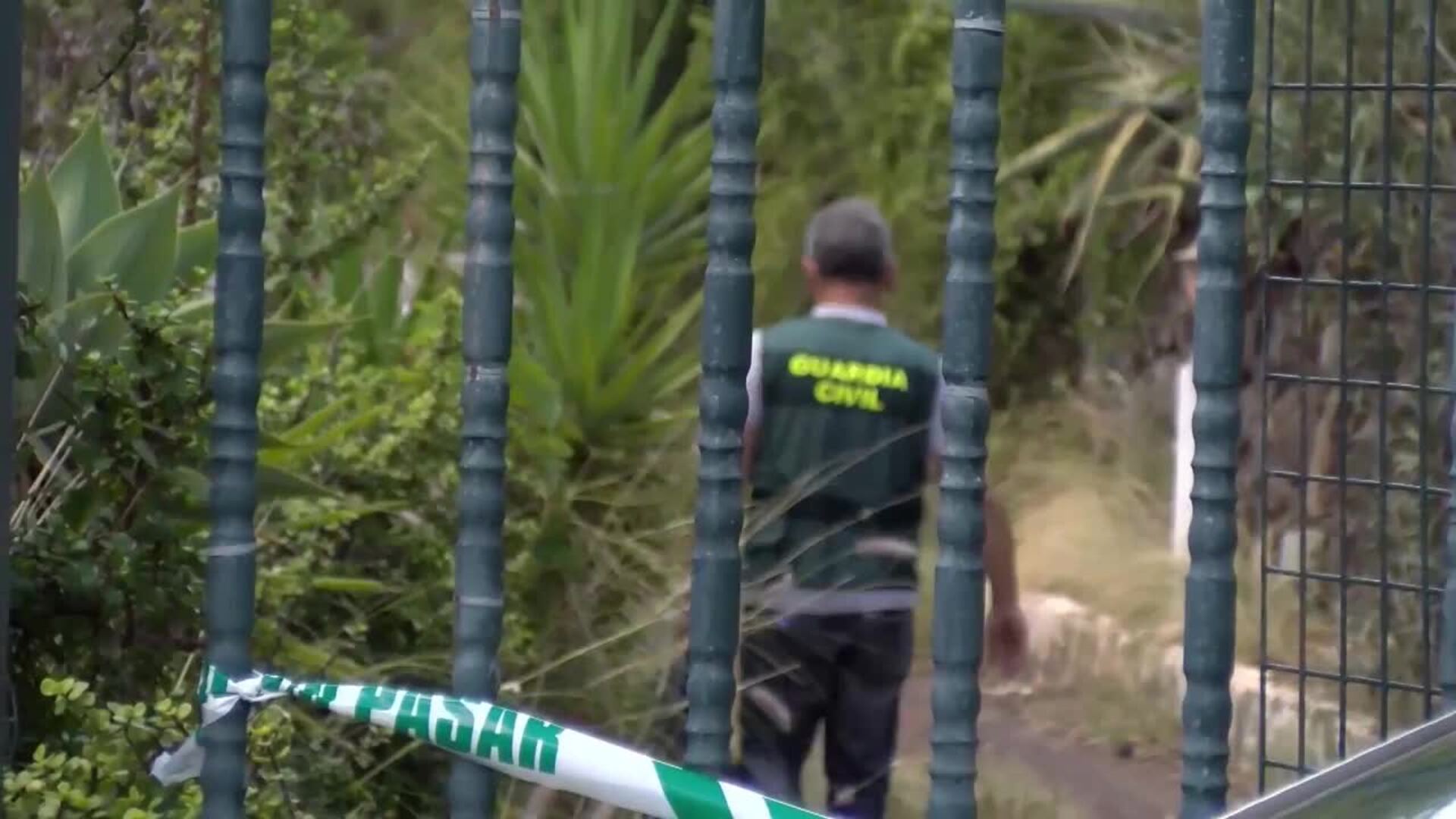 Hallan una botella y una sábana donde buscan a niñas desaparecidas en Tenerife