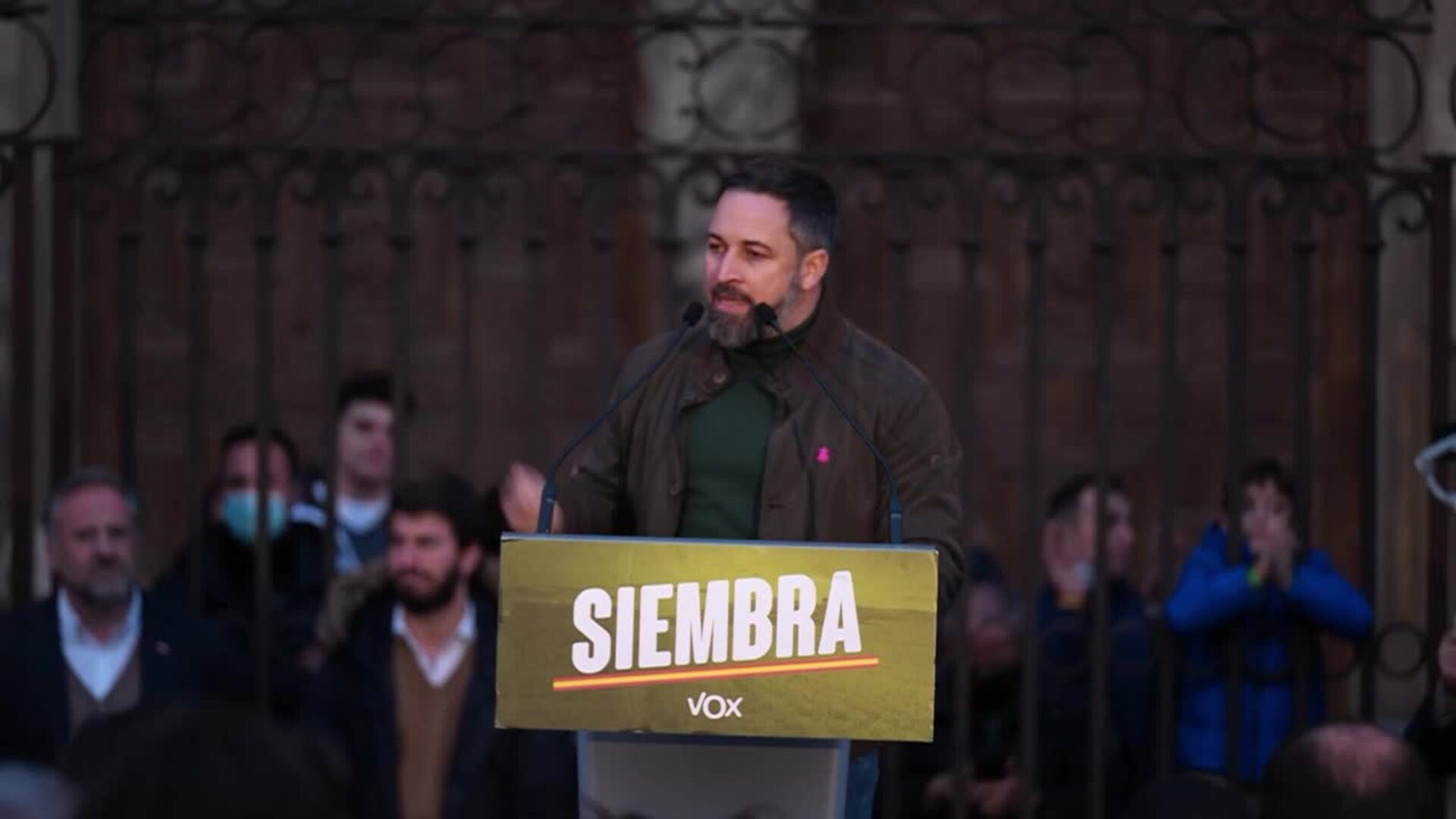 Abascal dice que Ayuso &quot;ha fallado seriamente&quot; con la inmigración