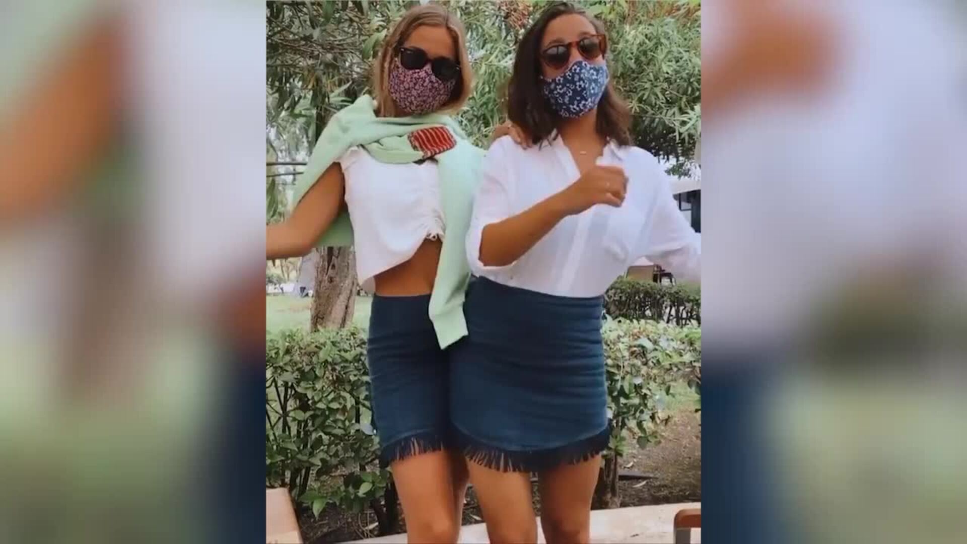 María Pombo da la bienvenida al verano con un baño en la piscina