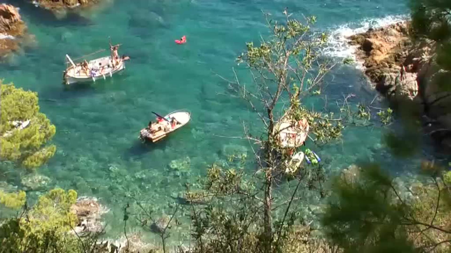 Las autoridades de la Costa Brava tomarán medidas para evitar macrofiestas en calas protegidas