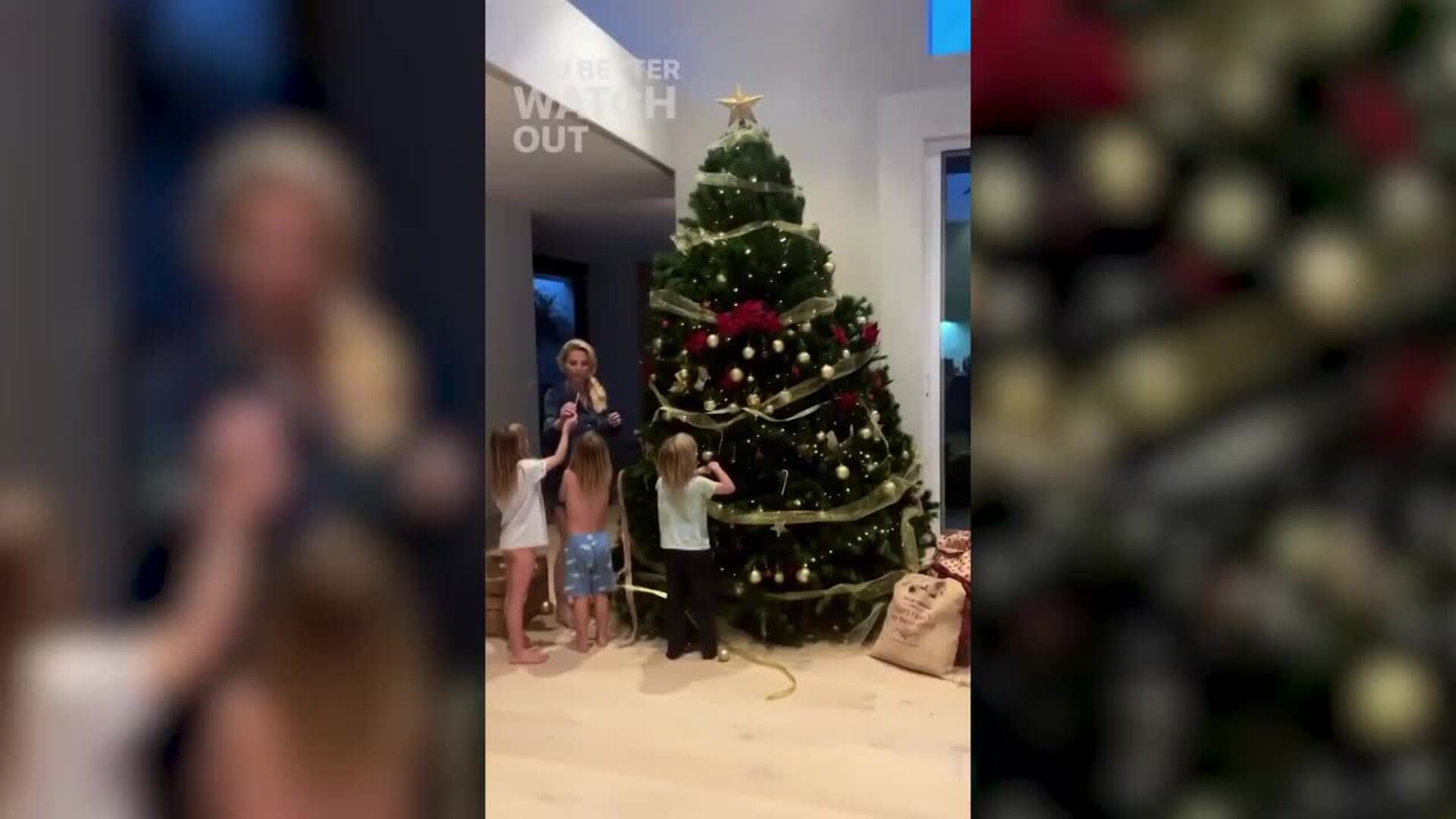 Elsa Pataky decora el árbol de Navidad con sus hijos