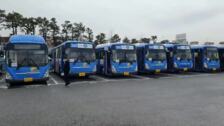 Los conductores de autobús en Seúl inician una huelga general y exigen más subida salarial