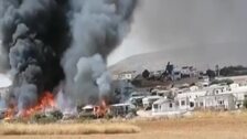 Espectacular y peligroso incendio en un camping de un pueblo del interior de Málaga