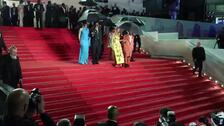 Salida del elenco de 'Highest 2 Lowest' tras la proyección de la película en Cannes