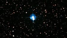 Un grupo de astrónomos observa cómo un planeta recién nacido esculpe el polvo que le rodea