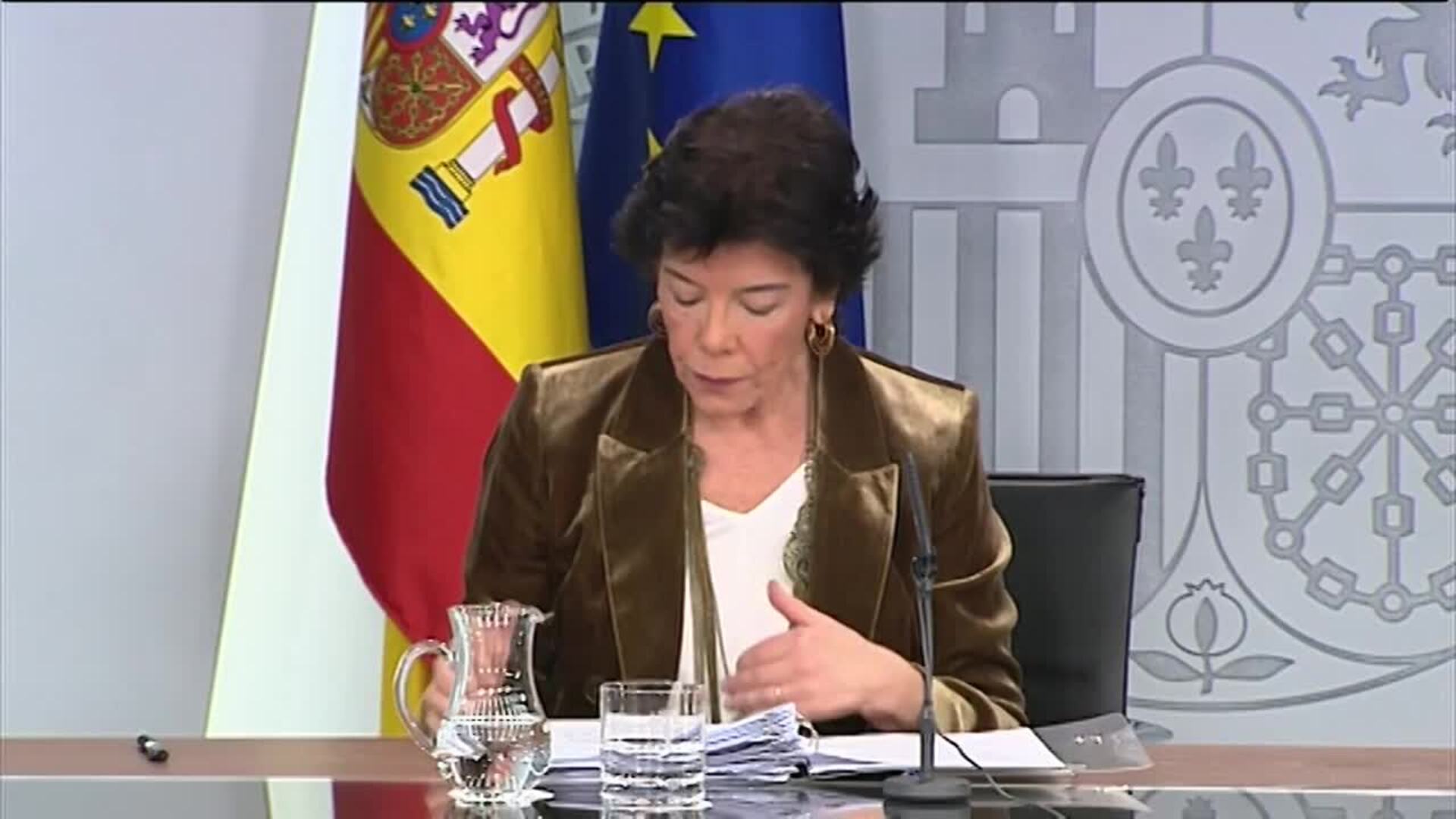 Celaá culpa a Rajoy llevar los problemas políticos a la justicia