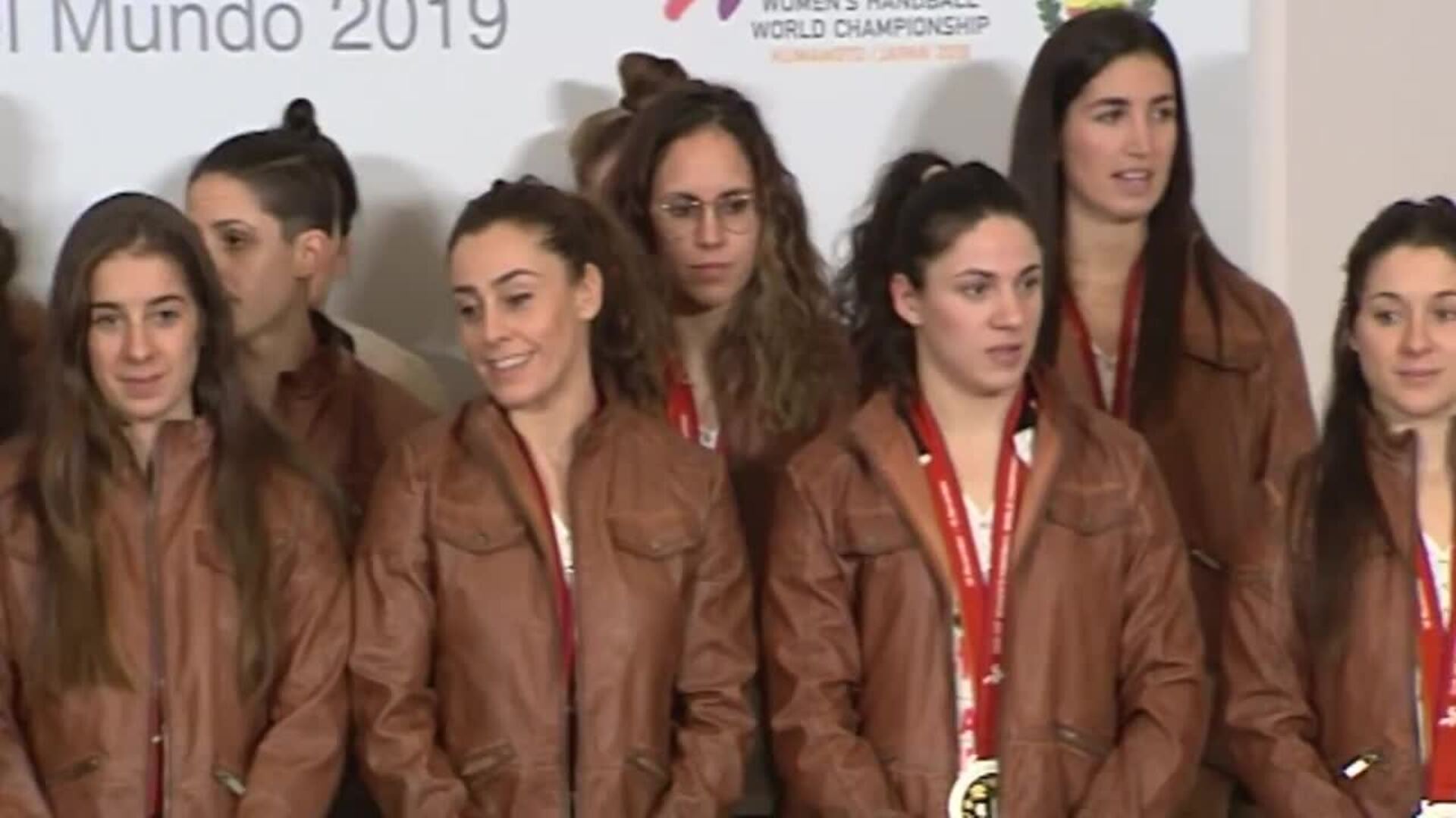 Sánchez recibe a la selección española de balonmano femenino