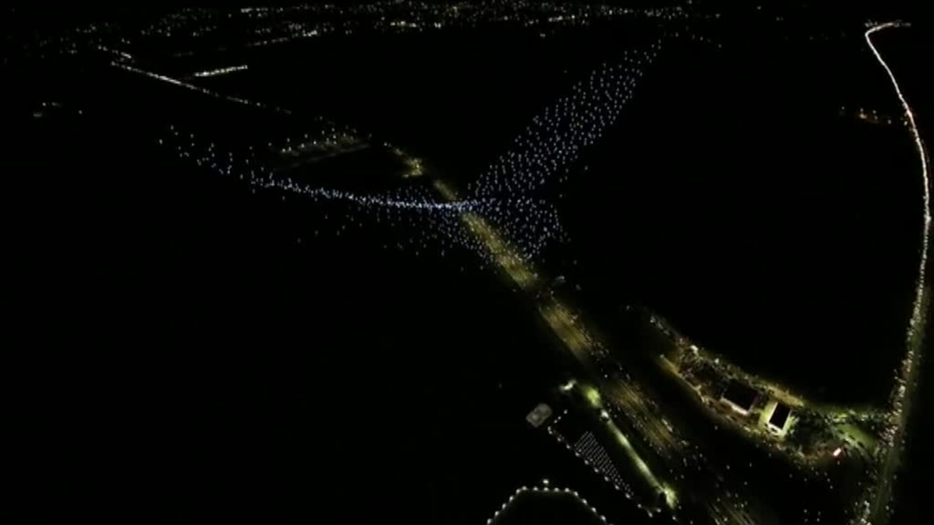 Un ejército de drones ilumina el cielo de Rusia para recordar el fin de la II Guerra Mundial