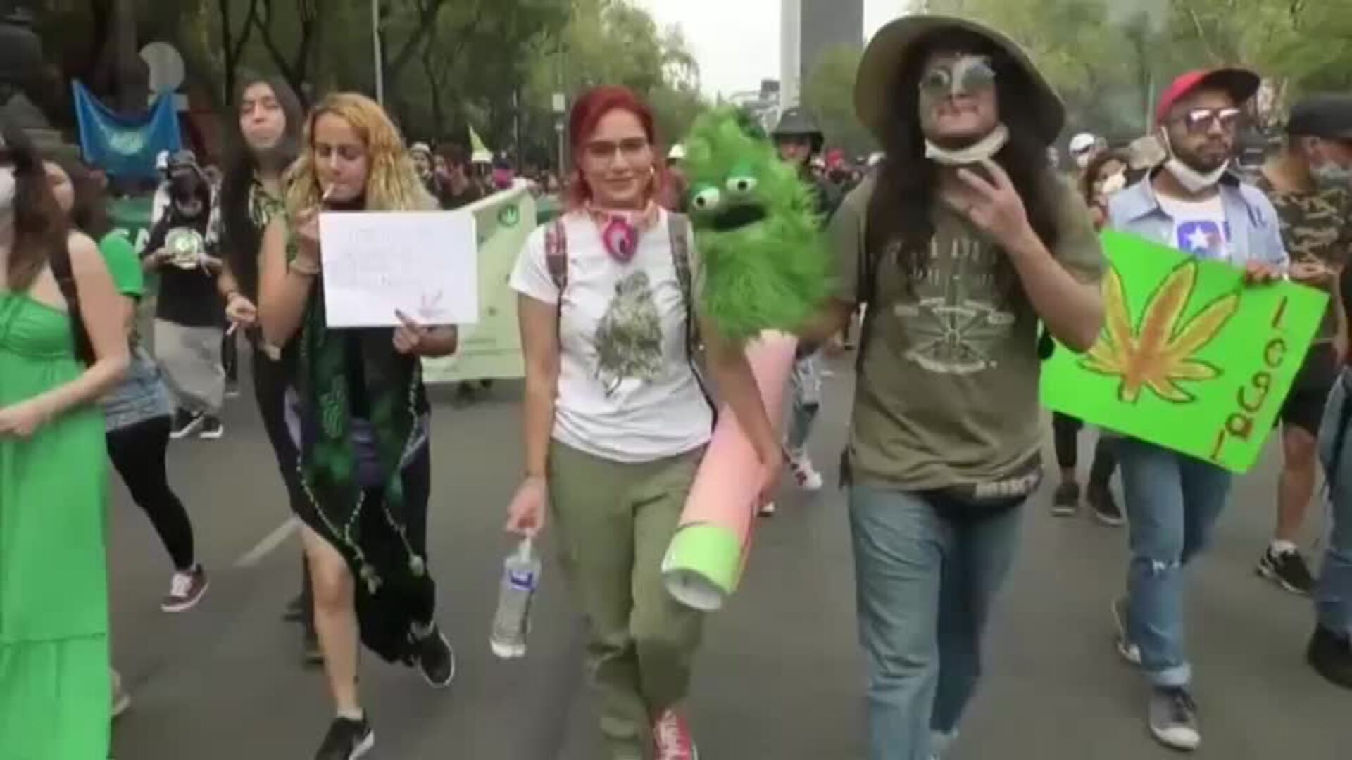 Multitudinaria manifestación en México por la flexibilización de las restricciones al consumo de marihuana