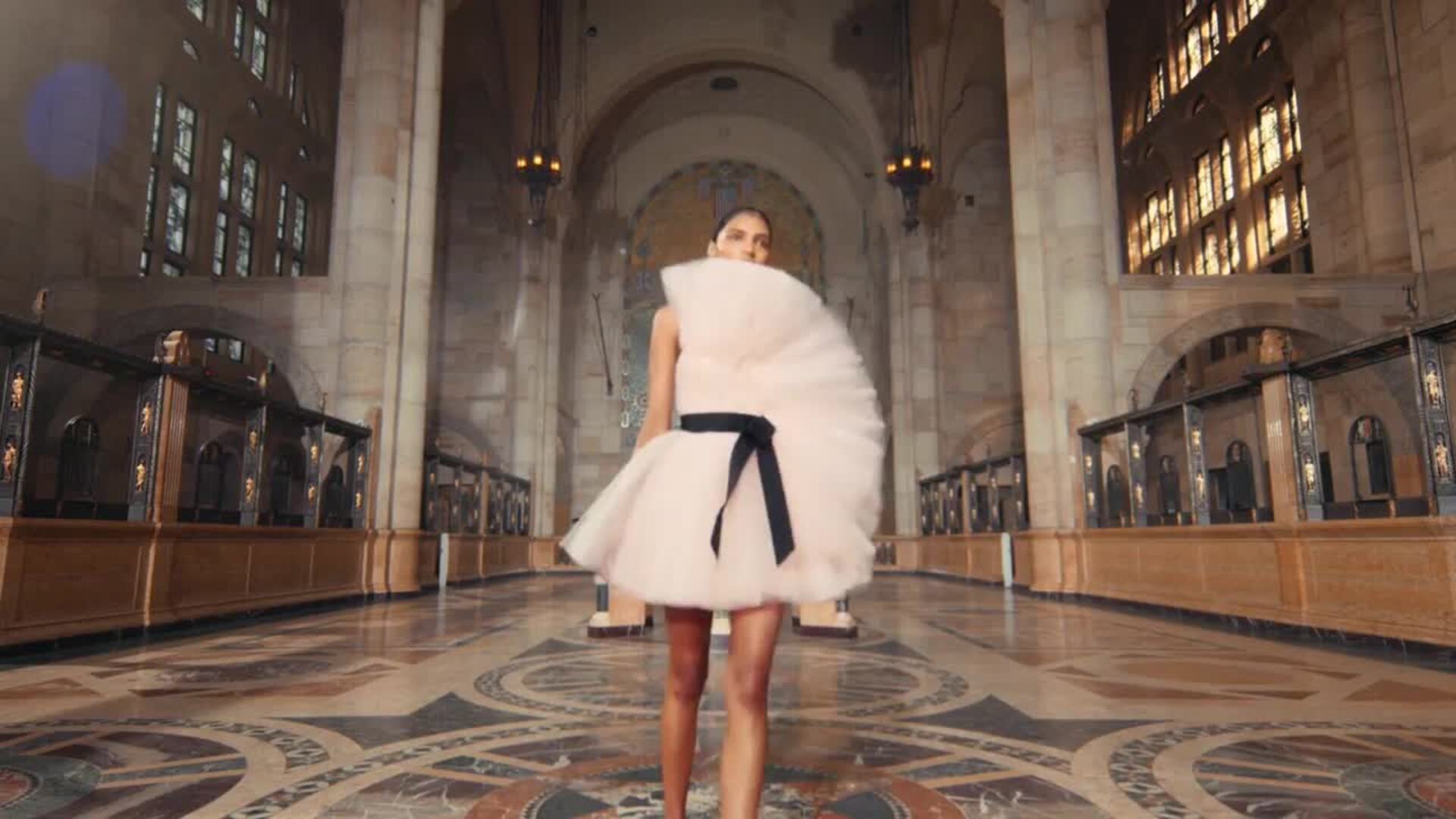 Carolina Herrera presenta en Nueva York su colección Verano 2021