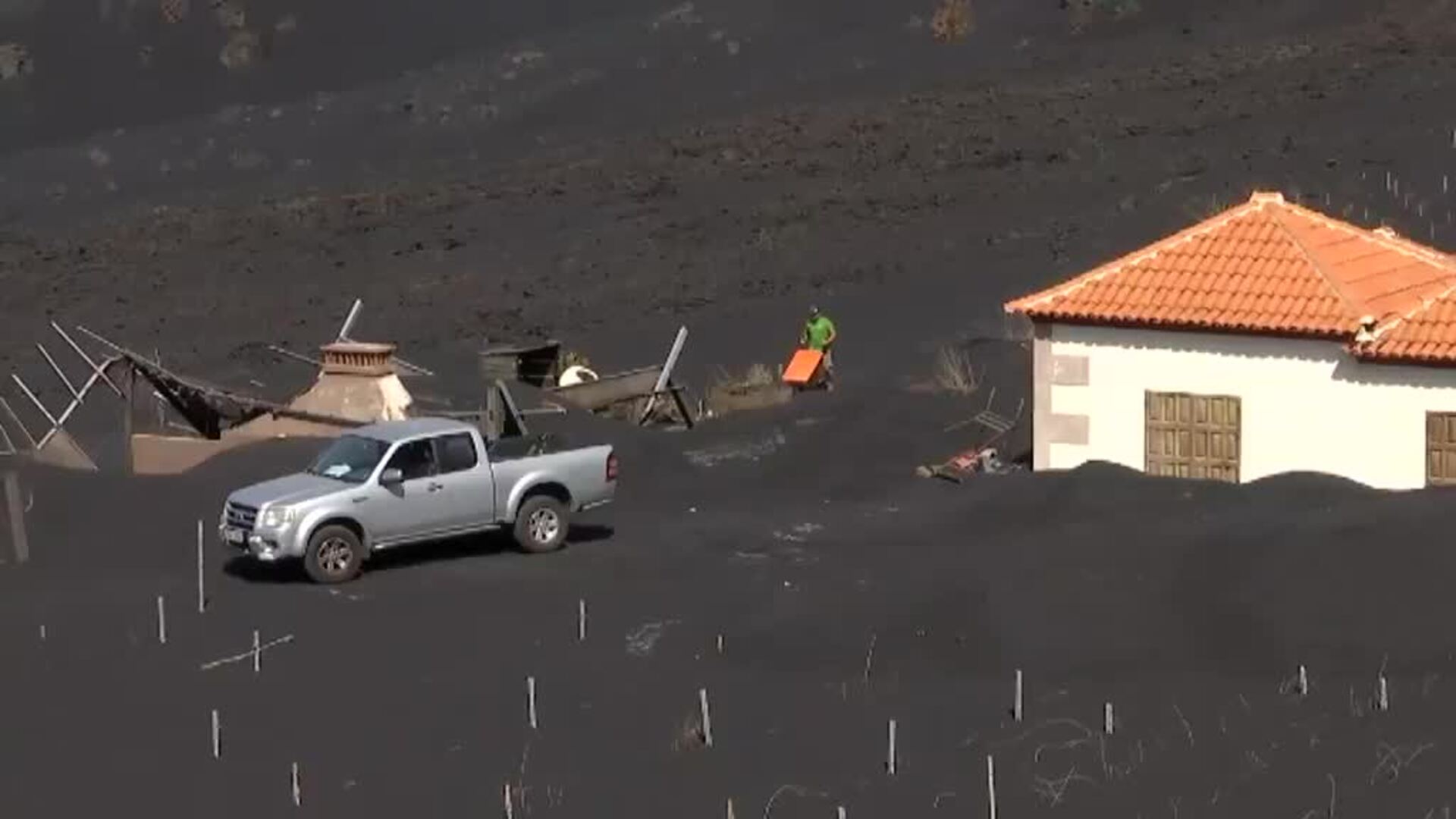 La ceniza cubre todavía el presente de La Palma