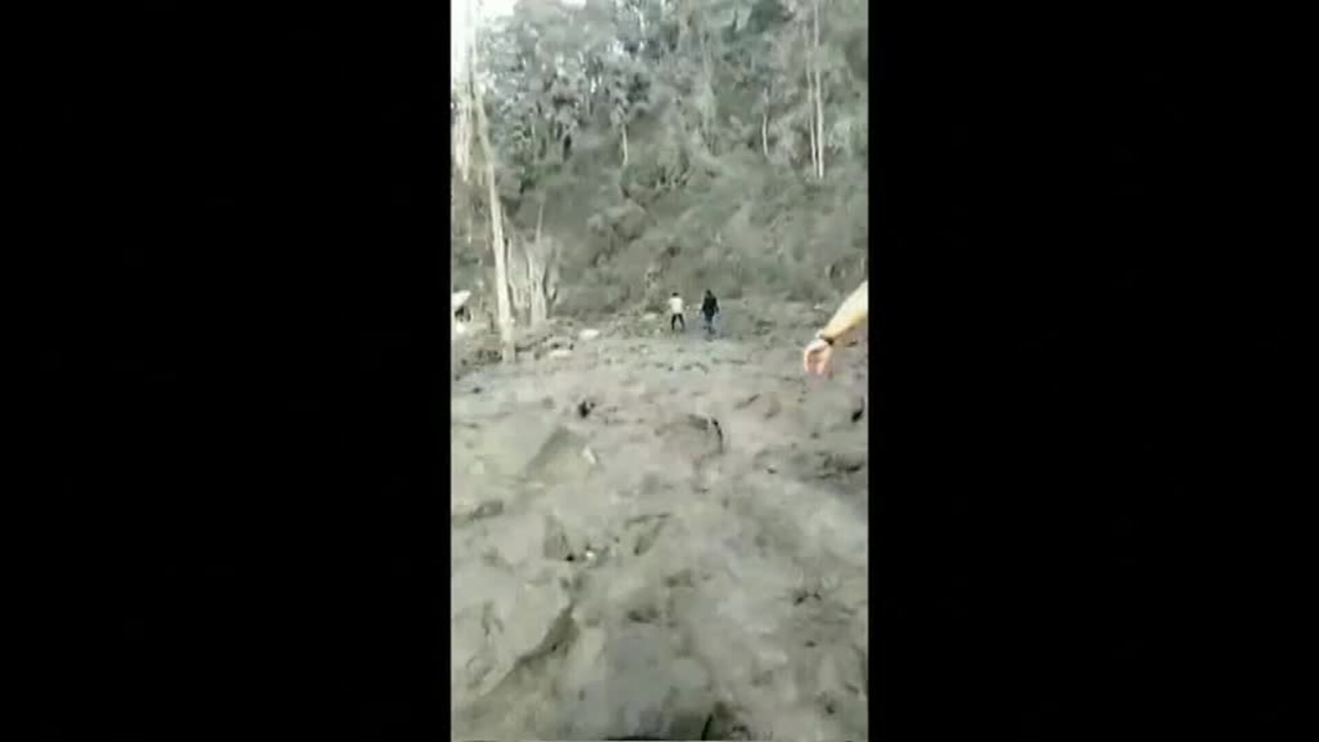 El volcán Semeru deja pueblos y aldeas sepultados por la ceniza en Indonesia