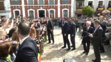 Felipe VI se da un baño de multitudes en Ronda