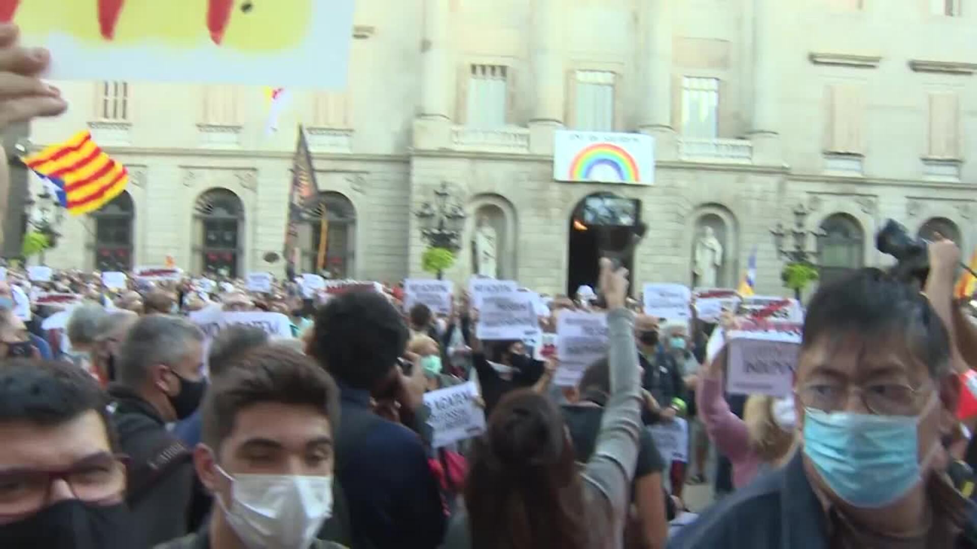 Concentraciones en toda Cataluña en protesta por la inhabilitación de Torra
