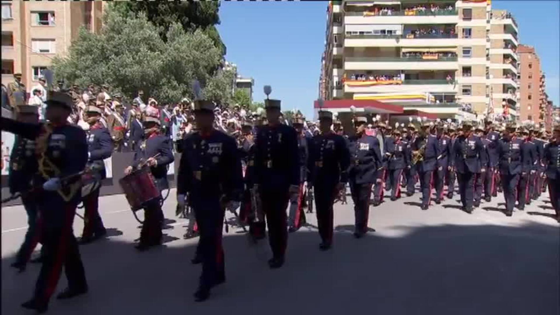 Los reyes presiden el desfile de las Fuerzas Armadas en Huesca