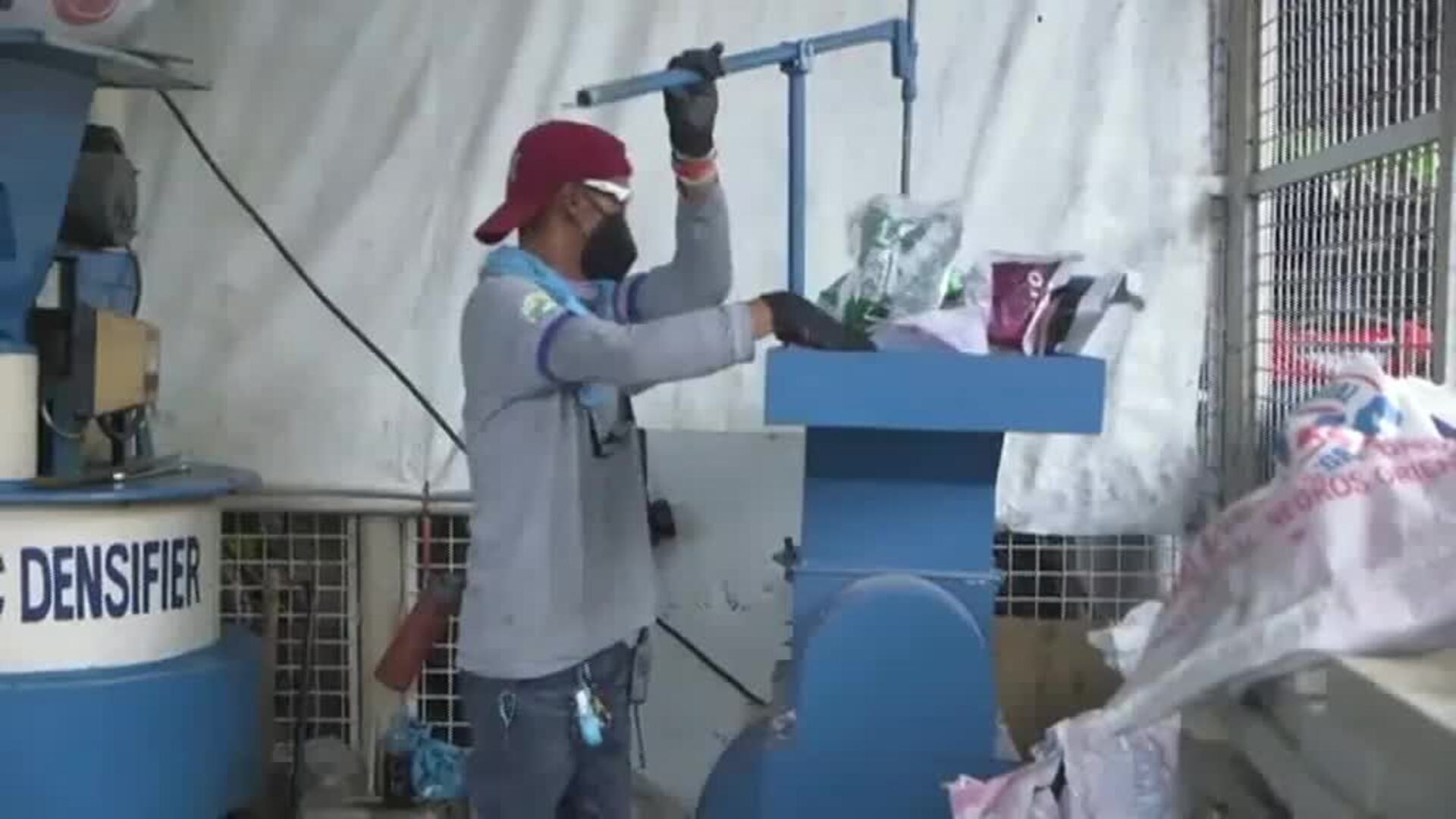 Filipinas recicla todos los carteles electorales hechos de plástico