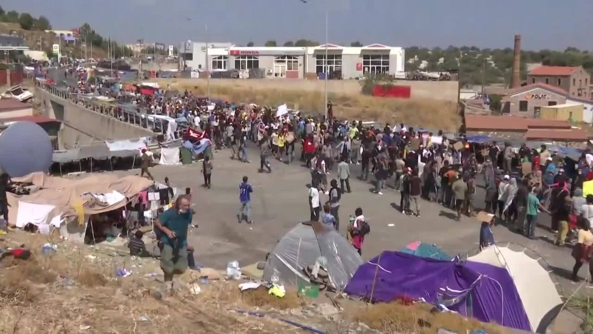 Grecia inicia el traslado de parte de los migrantes afectados por el incendio en Moria