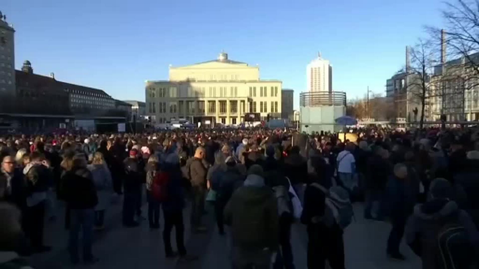 Multitudinaria protesta negacionista en Leipzig contra las restricciones del Gobierno alemán