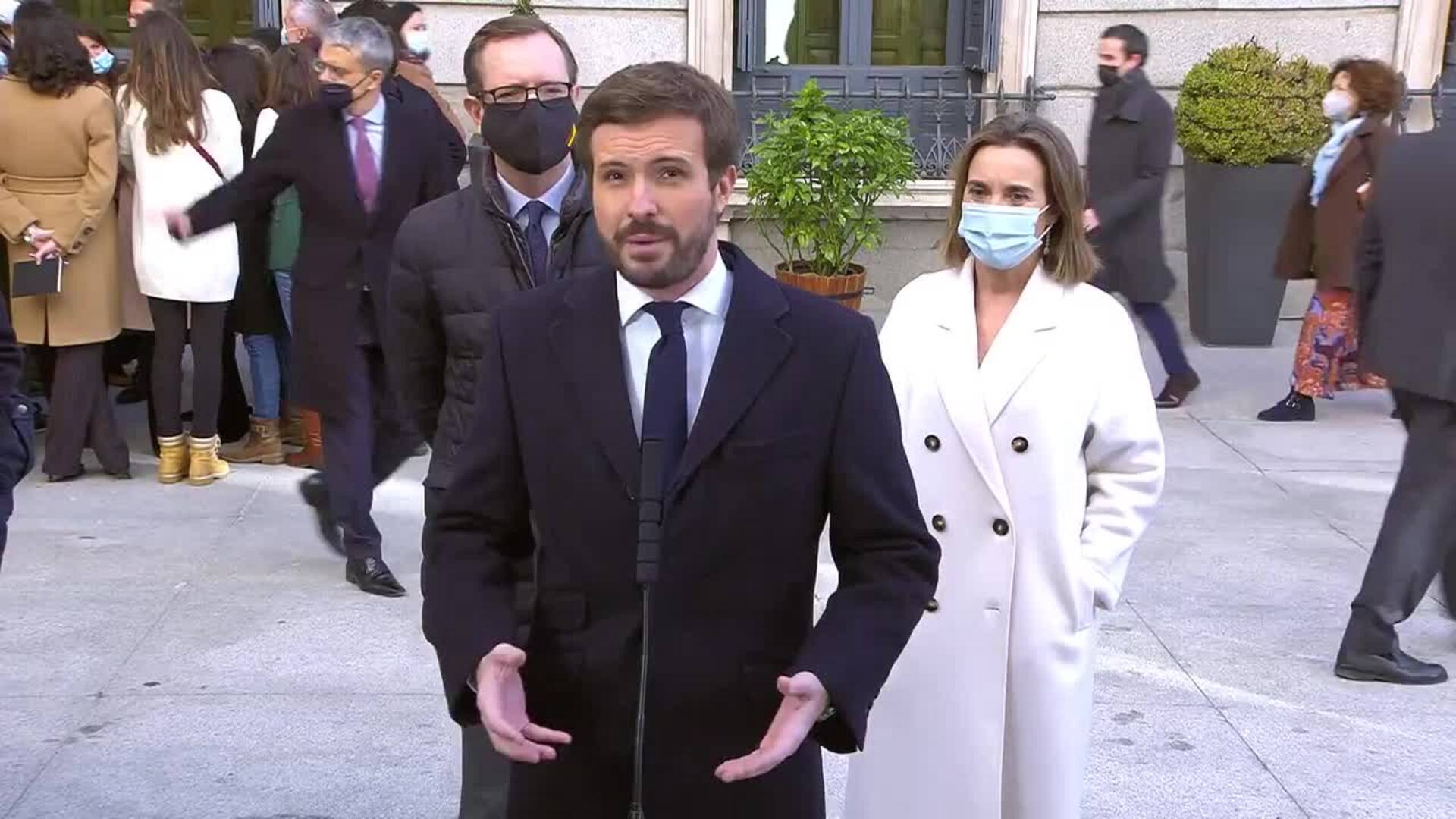 Casado denuncia el &quot;revisionismo suicida&quot; del Gobierno