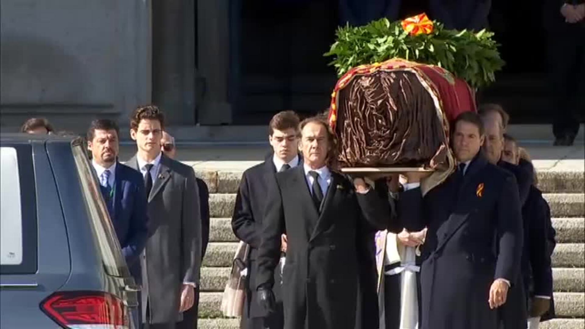 Los restos de Franco salen del Valle de los Caídos 44 años después