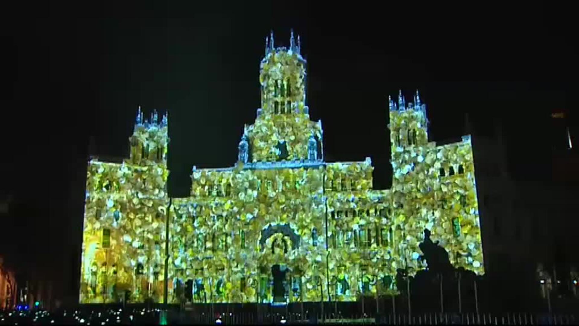 Madrid da la bienvenida a la Navidad con un espectacular videomapping sobre el Palacio de Cibeles