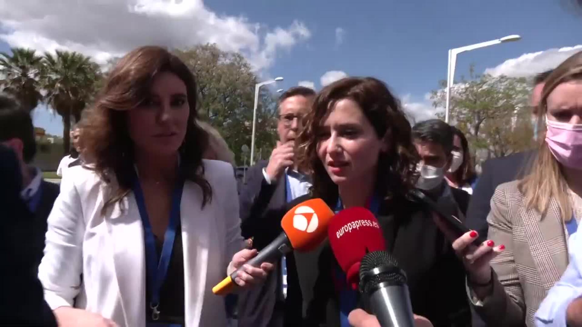 Ayuso ve &quot;bueno&quot; empezar &quot;una etapa nueva&quot; con Feijóo