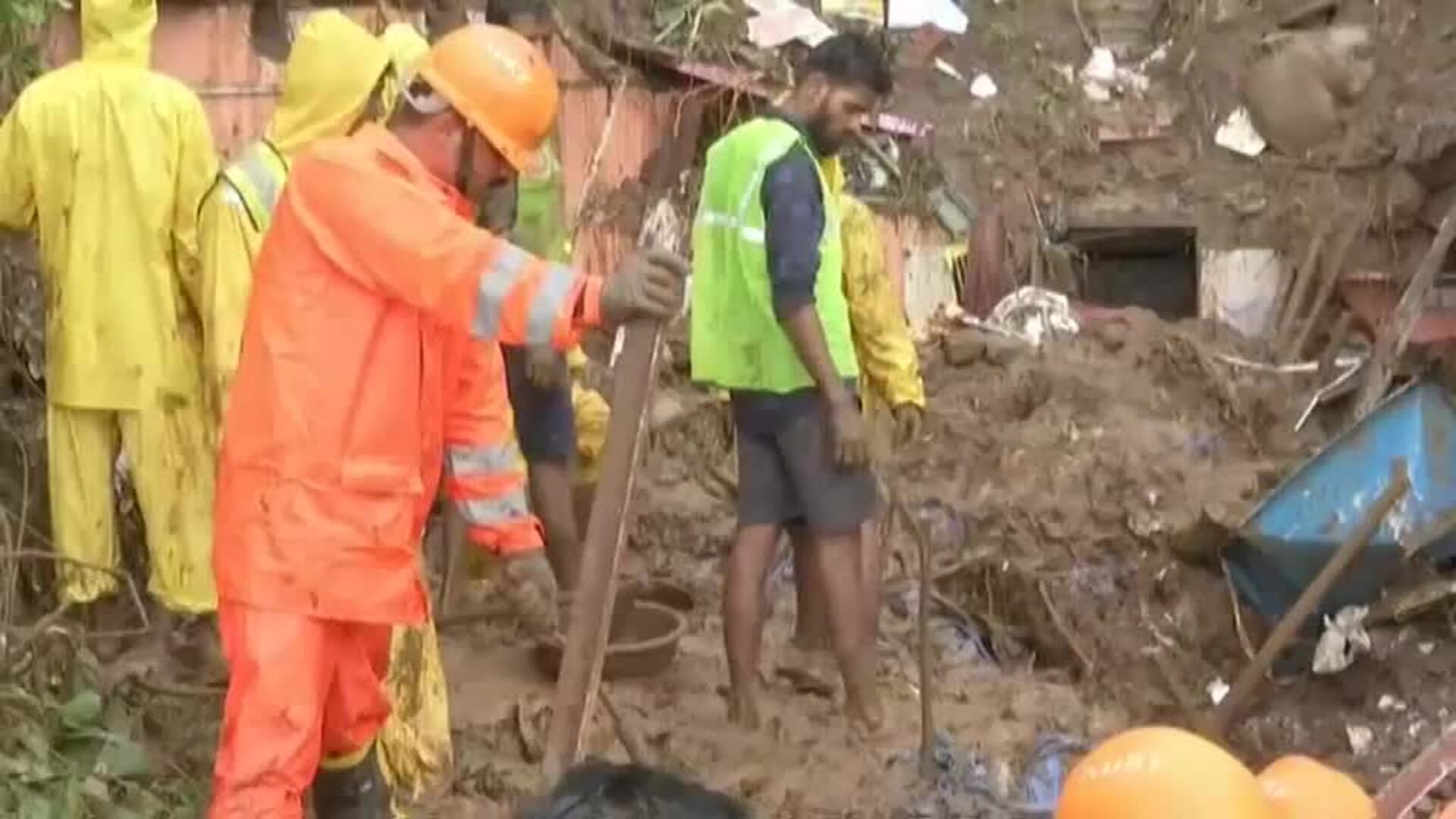 Al menos 20 personas fallecen en Mumbai (India) tras los aludes de tierra provocados por las lluvias del monzón