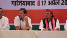 Los indios Partido del Congreso y Partido Samajwadi dan una rueda de prensa conjunta