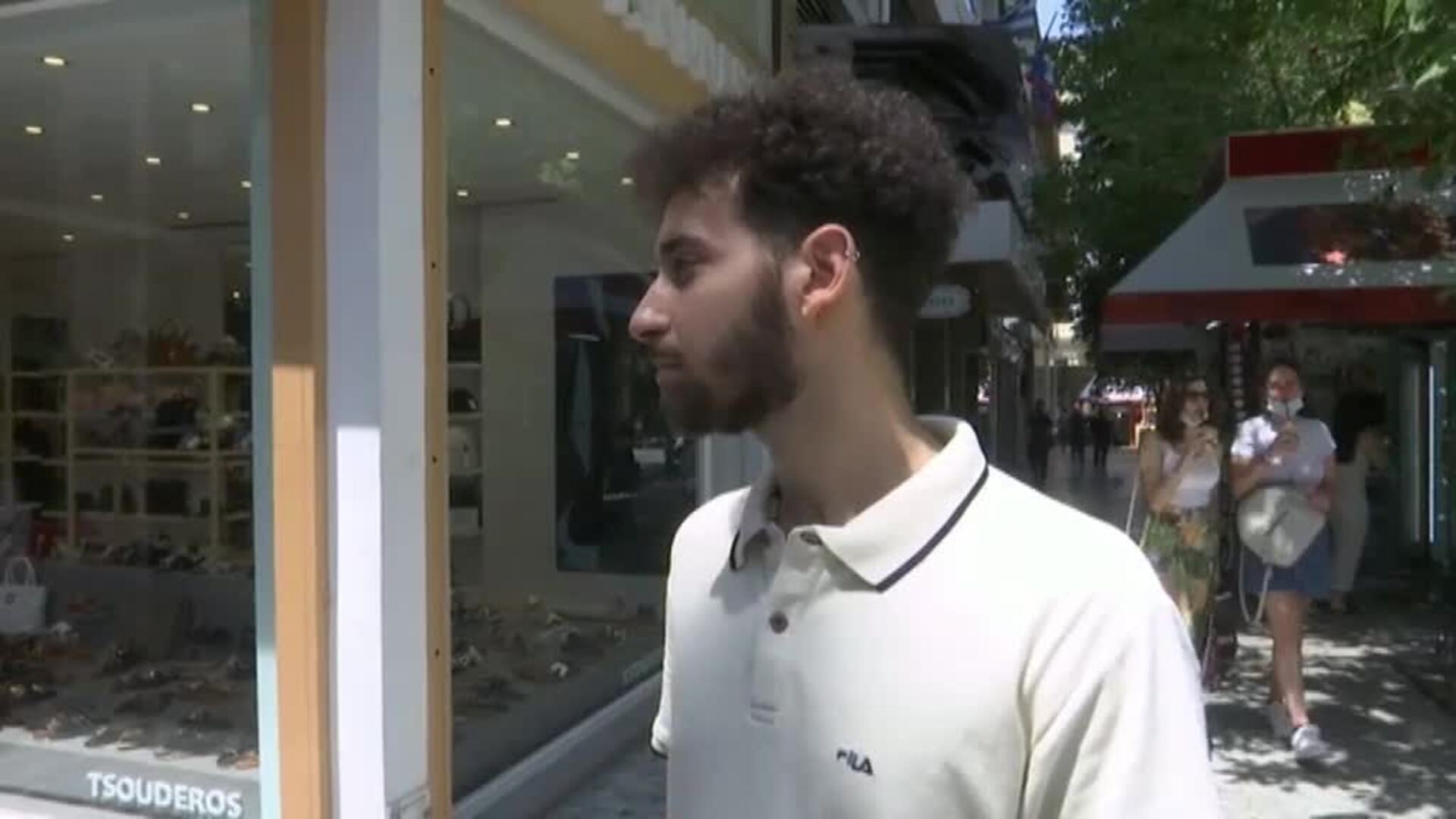 Sin mascarillas en Grecia